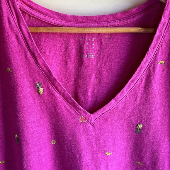 V-Neck Summer T-shirt, Size Large - Picture 3 of 7